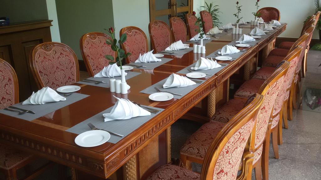 Palm Spring Resort Yangon Bagian luar foto