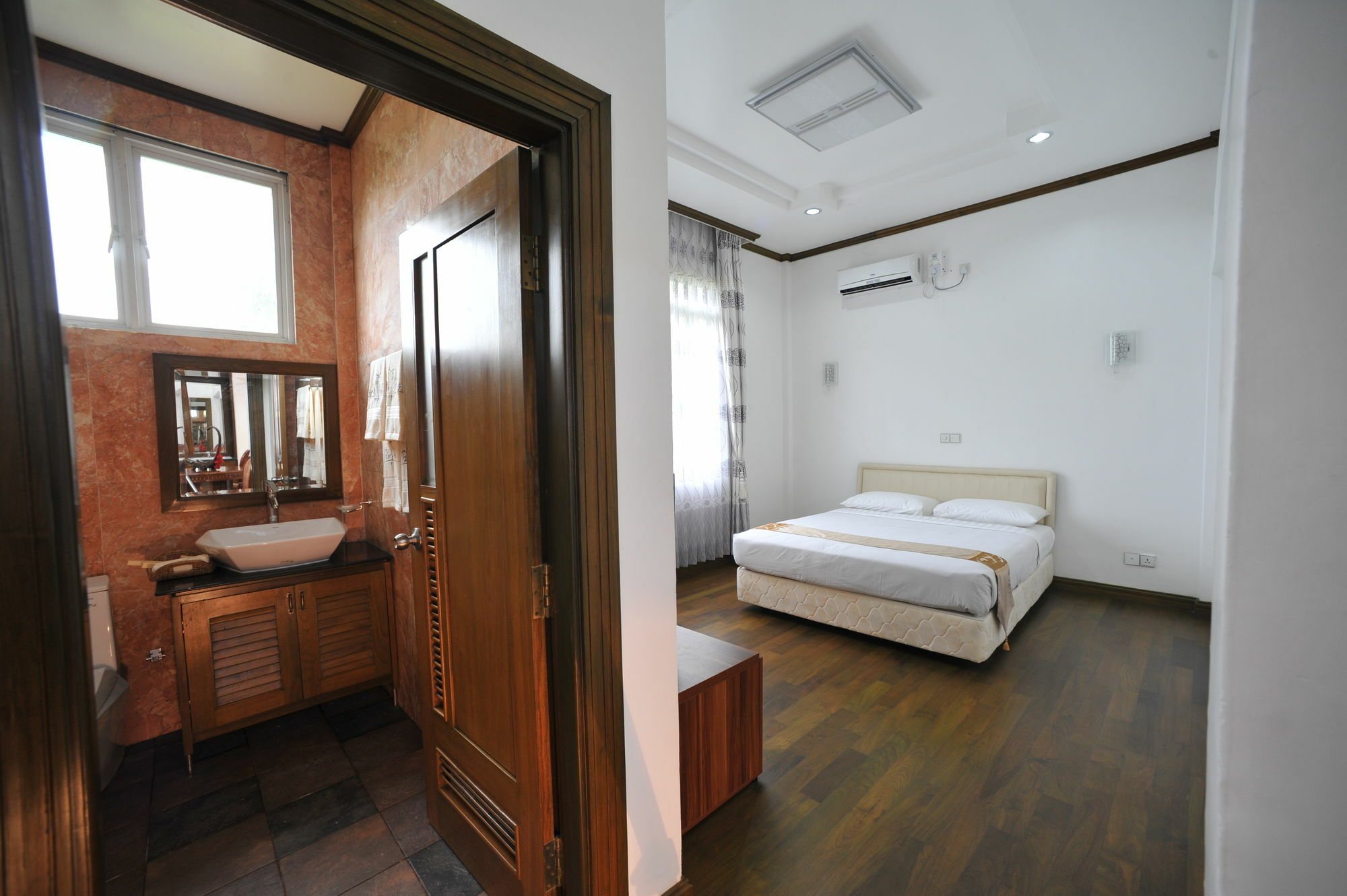 Palm Spring Resort Yangon Bagian luar foto