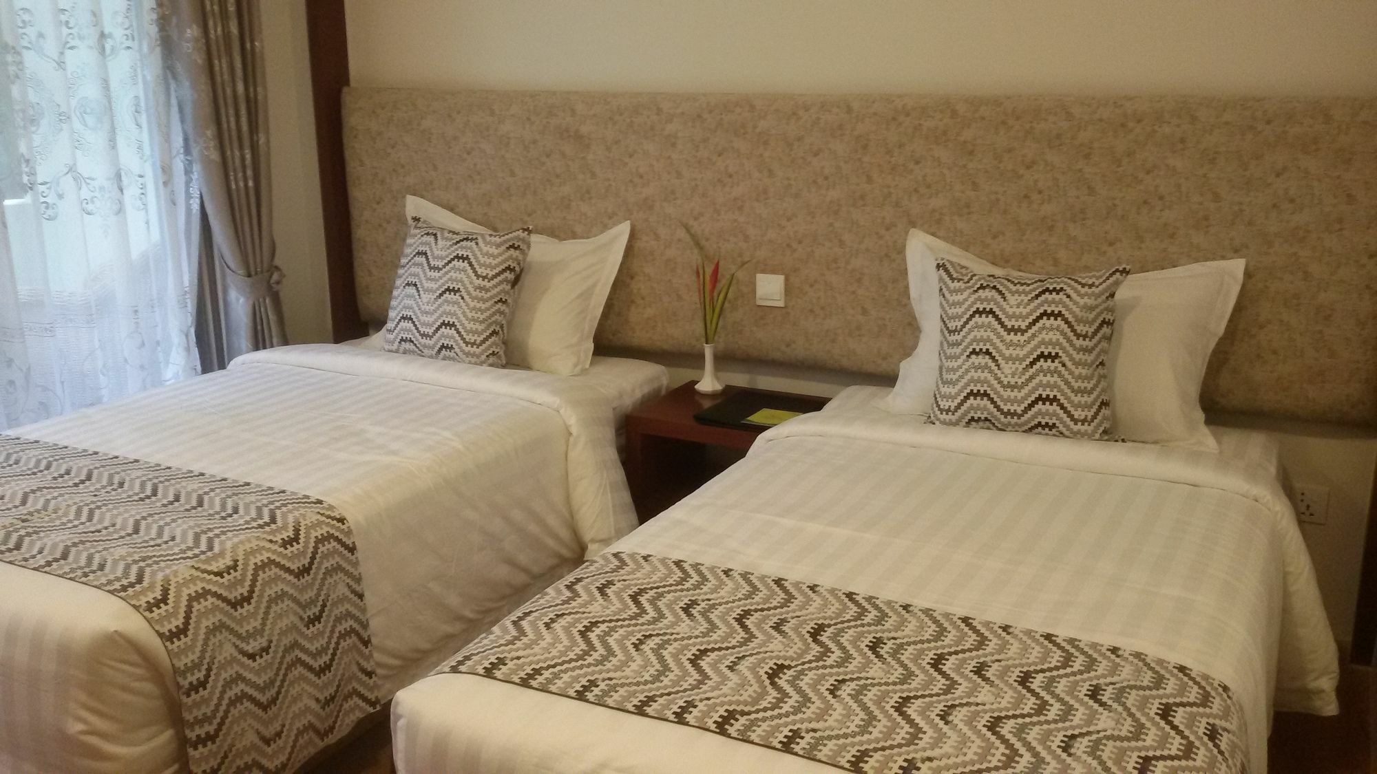 Palm Spring Resort Yangon Bagian luar foto